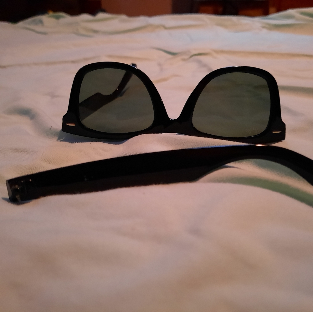 Broken ray-ban sunglasses